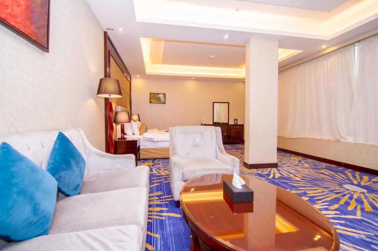 فندق هوليداي الخليج الرياض - Holiday Al Khaleej Hotel Exterior foto